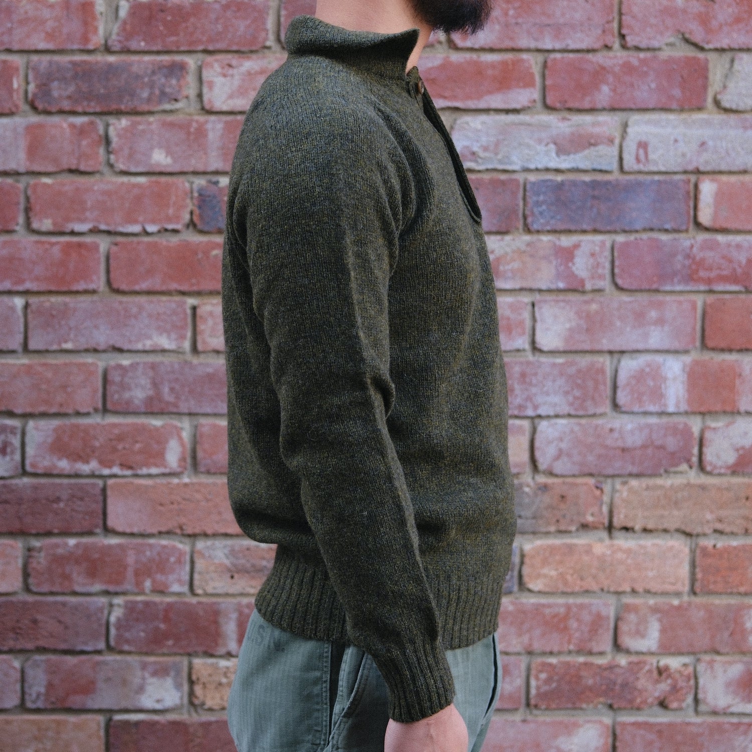 Henley Neck Sweater / Pineshadow