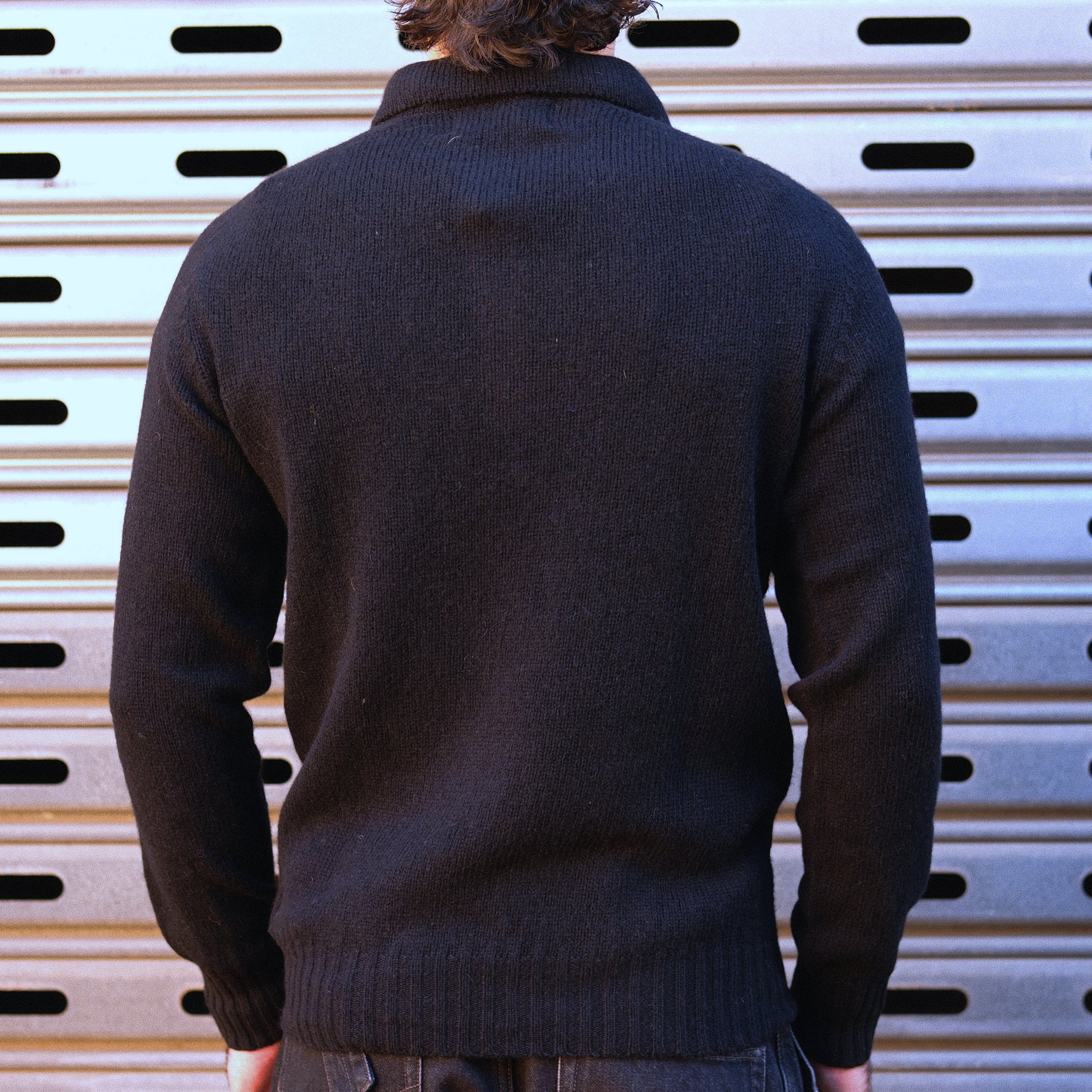 Henley Neck Sweater / Black