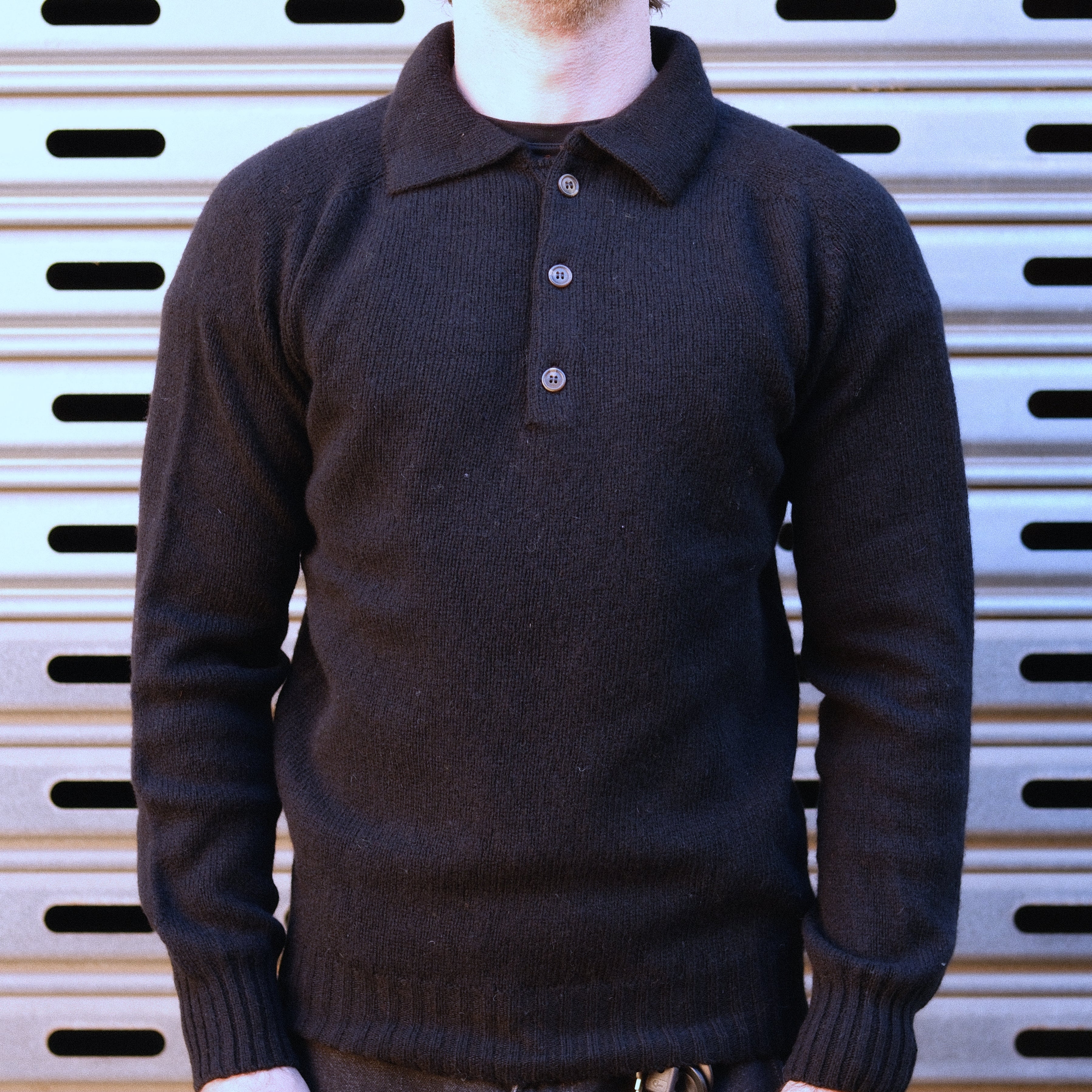 Henley Neck Sweater / Black